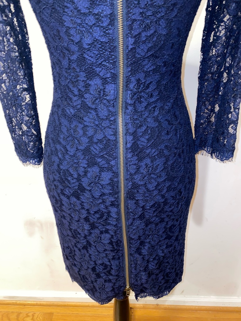NWT!! Diane Von Furstenberg Zarita Navy Lace 3/4 Sleeve Sheath Dress Size 2 - Picture 12 of 16